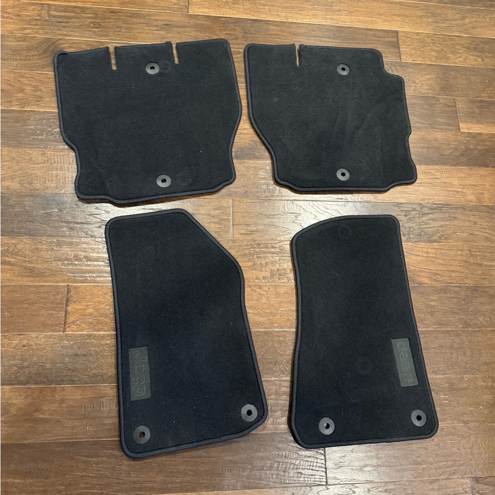Jeep Wrangler Sahara floor mats